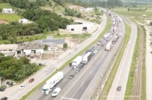 Obras na BR-101 causam grande congestionamento no Sul