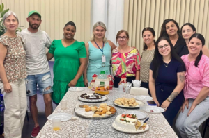 Famílias que fazem parte de programa social participam de confraternização em Tubarão