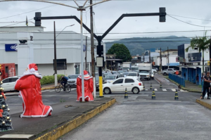 Trânsito de Tubarão amanhece caótico após ponte ser trancada novamente