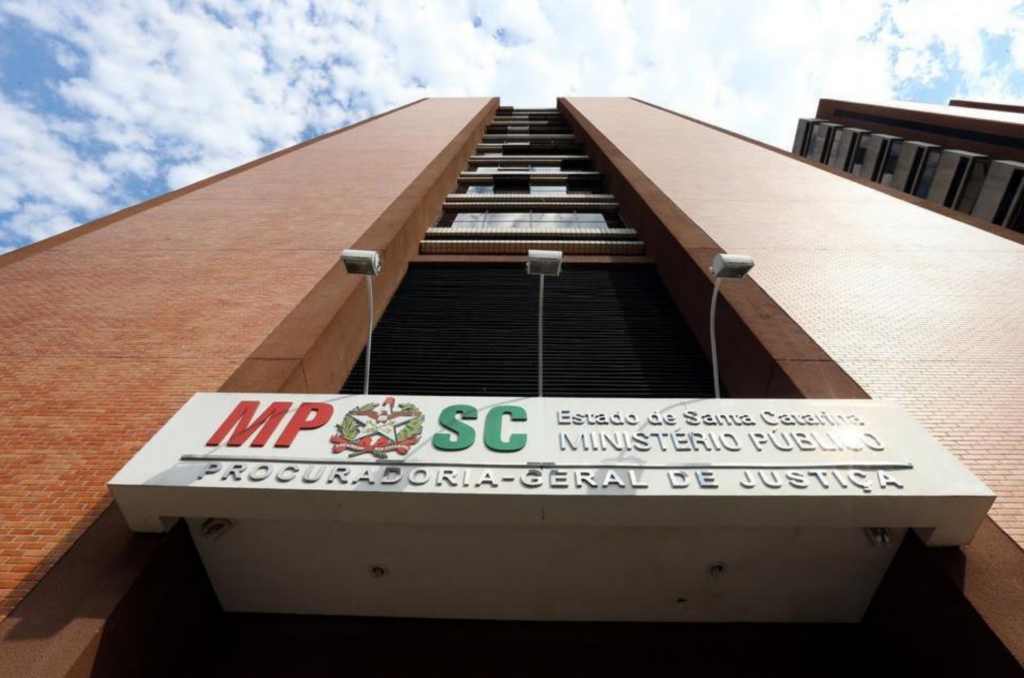 Réu que matou homem e arrastou corpo pela é condenado em Criciúma