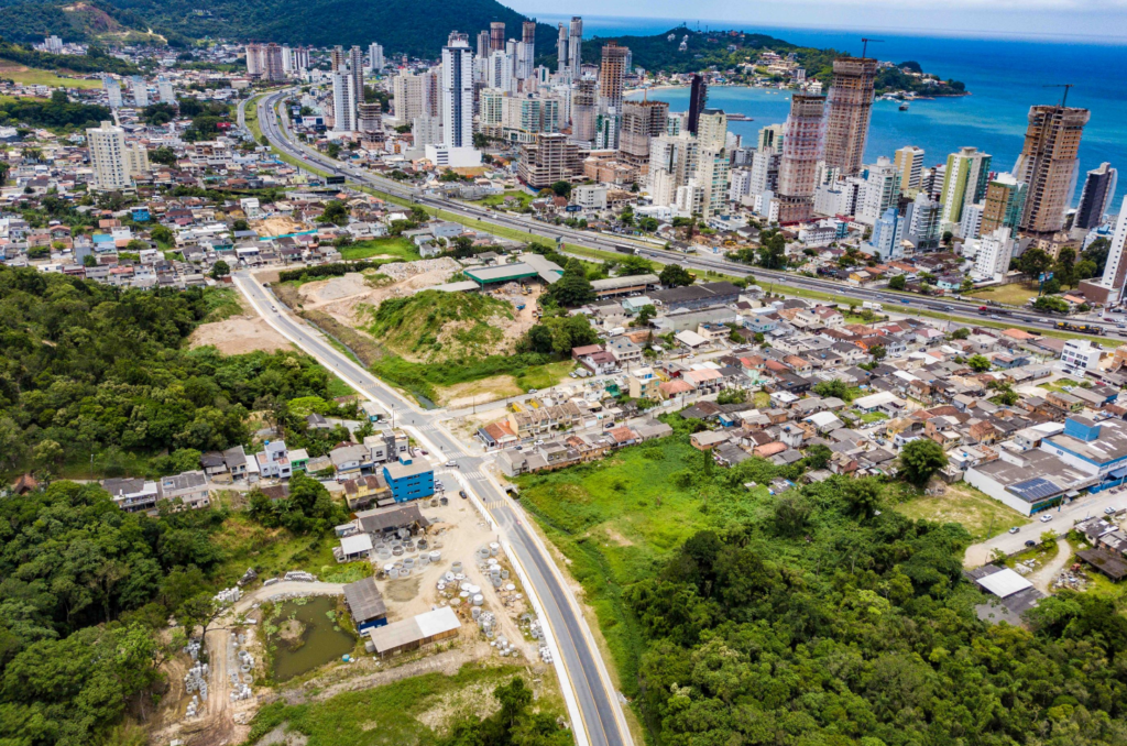 Avenida que vai melhorar o trânsito na marginal da BR-101 é inaugurada em Itapema