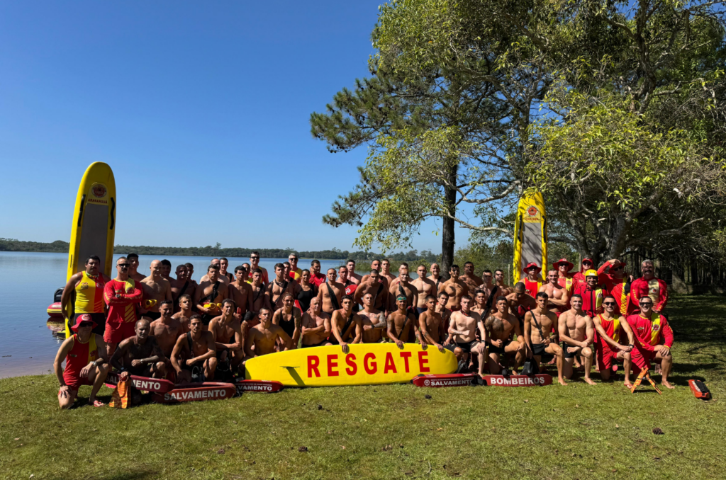 Bombeiros formam mais de 50 novos guarda-vidas civis