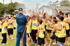 Bombeiros formam mais de 3 mil crianças no Programa Golfinho