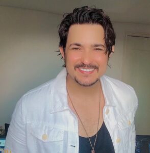 Prisão de cantor sertanejo revela esquema de fraude em plataforma de músicas