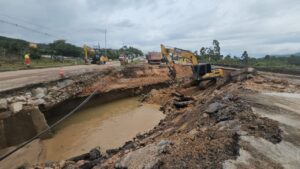 Trabalhos na BR-101 em Biguaçu podem liberar estrada apenas no domingo