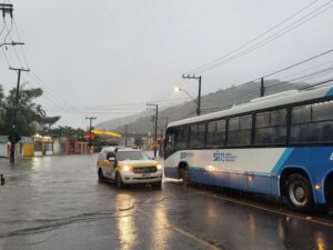 Chuva intensa causa alagamentos e transtornos em Florianópolis