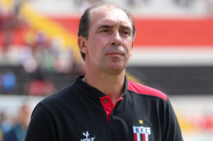 Hercílio Luz acerta contratação do técnico Paulo Baier