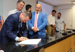 Vereador Diácono Ricardo assume mandato e foca em ações sociais
