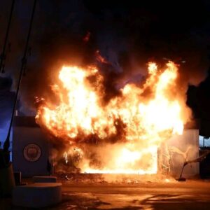 Fogo em loja de estádio europeu provoca estragos