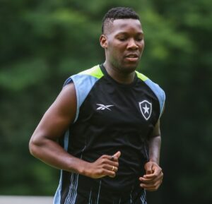 “Foi um clube que me acolheu muito bem”, disse Patrick de Paula sobre o Criciúma após retornar ao Botafogo