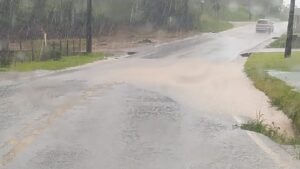 Chuvas causam lentidão e bloqueios em rodovias de Florianópolis