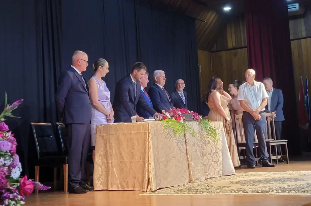 Ângela Ghislandi toma posse como prefeita de Nova Veneza