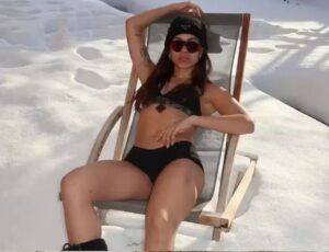 Anitta tira a roupa na neve e arranca suspiros
