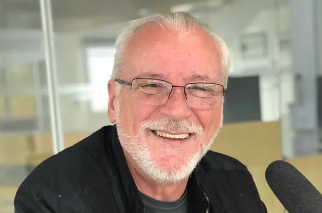 Guido Búrigo concedendo entrevista à uma Rádio de Criciúma