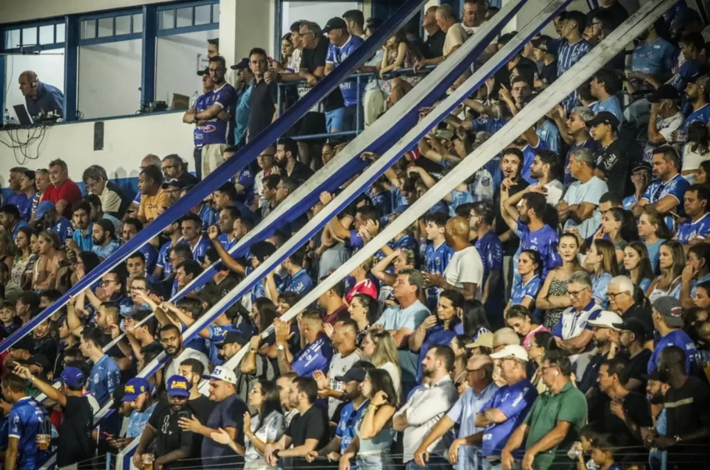 Jogo do Caravaggio no estádio da Montanha