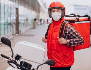 Casal assalta motoboy em Itajaí