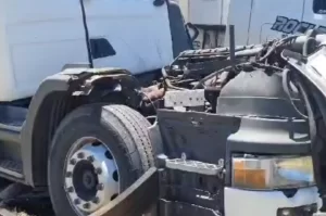Colisão entre carretas deixa ferido na BR-101 em Criciúma