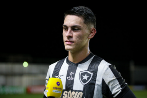Tubaronense é relacionado e pode estrear no profissional do Botafogo