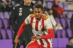 Criciúma acerta a contratação de Léo Alaba