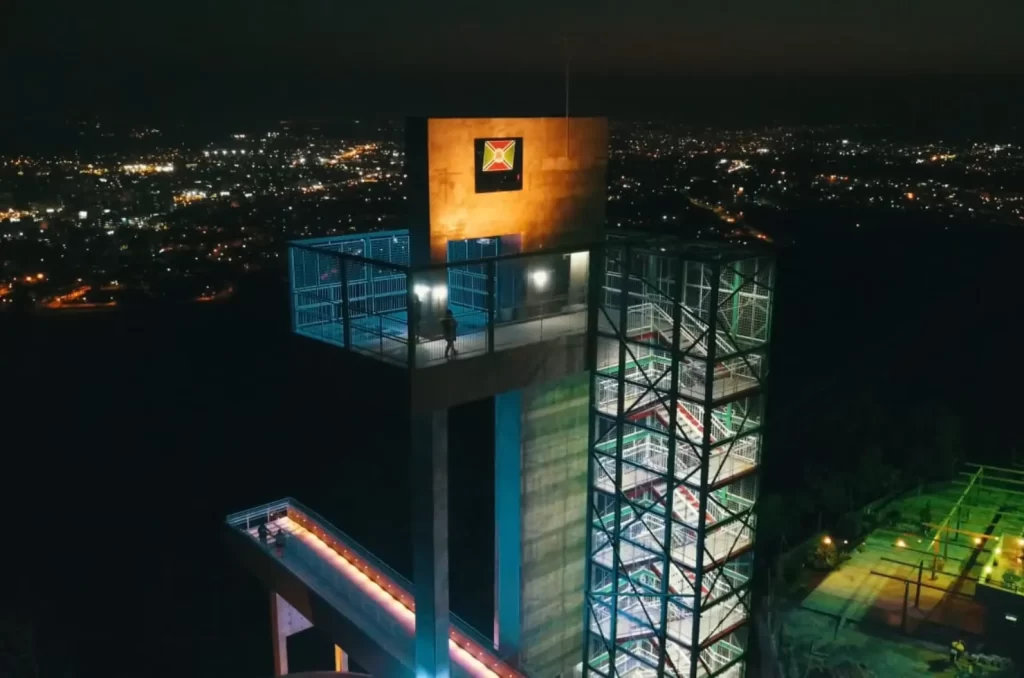 Criciúma sendo iluminada pelas cores do Saúde em Cores