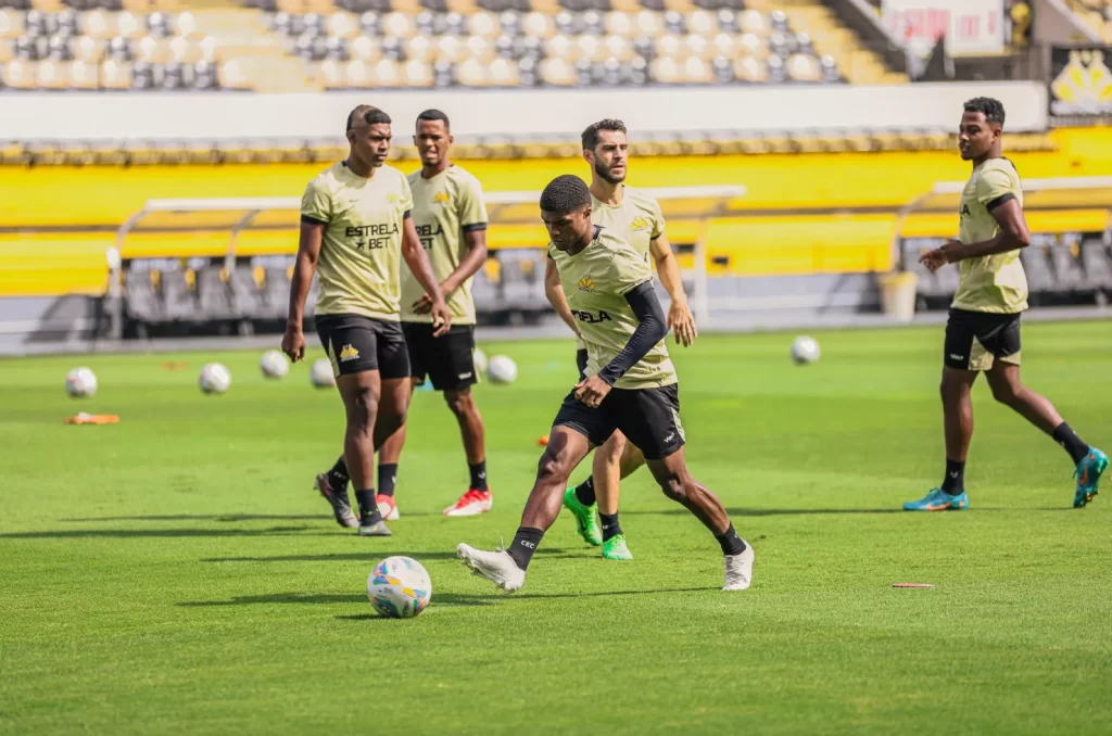 Treino do Criciúma no Estádio Heriberto Hülse