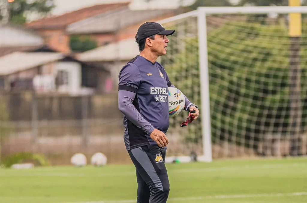 Treino do Criciúma, comandado pelo técnico Zé Ricardo