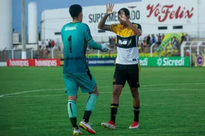 Criciúma promove sete jogadores da Copinha ao profissional