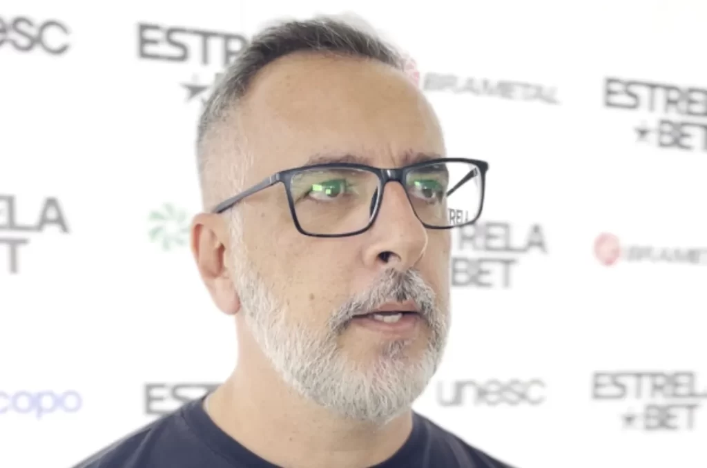 Juliano Camargo comentando que Criciúma e Joinville não terá VAR