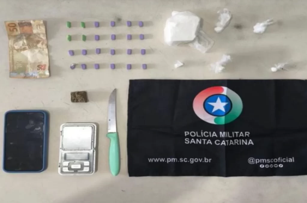 Dupla é presa em posse de diversas drogas em Sombrio
