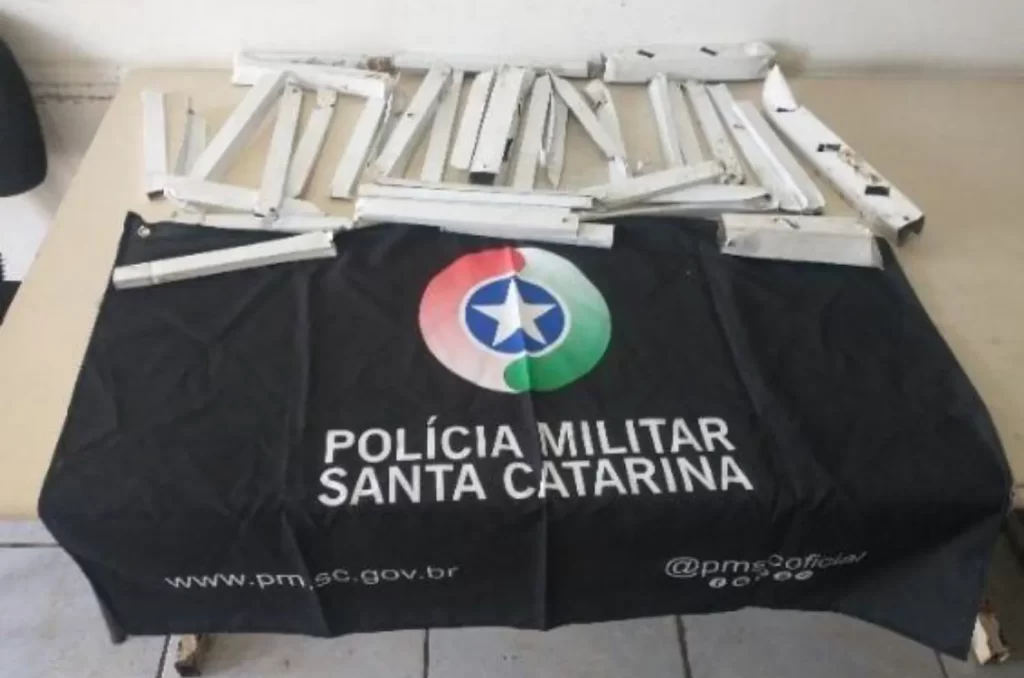 Lixeira que foi furtada em Arroio do Silva