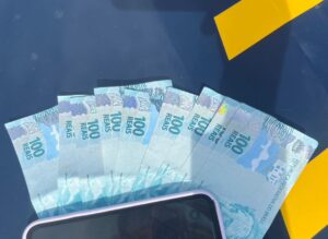 Polícia apreende R$ 900 em cédulas falsas com duas mulheres