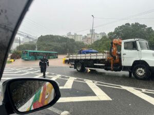 Chuvas interditam vias e causam lentidão nas pontes de Florianópolis
