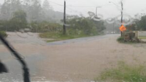 Florianópolis decreta emergência após 200mm de chuva em 24h