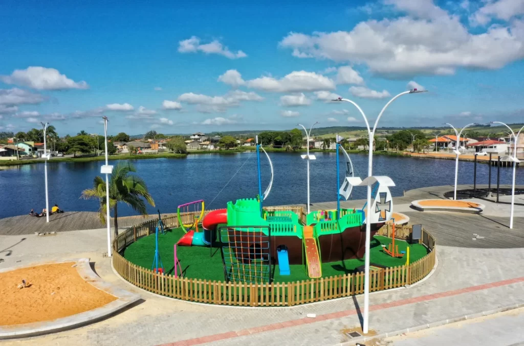 Imagem das obras de revitalização da Lagoa do Jacaré, em Balneário Rincão