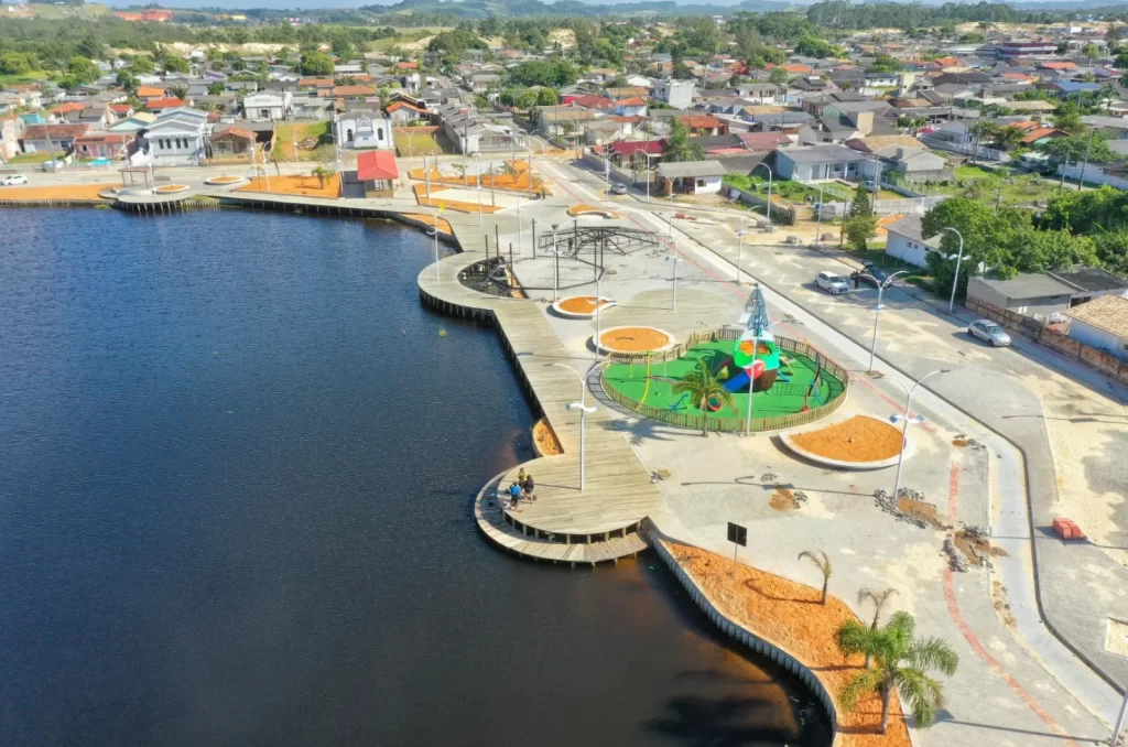 Imagem das obras de revitalização da Lagoa do Jacaré, em Balneário Rincão