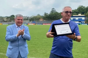 Luís Carlos Cruz é homenageado pela Alesc no Caravaggio