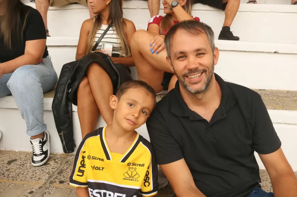 Torcida carvoeira no Estádio Heriberto Hülse durante o jogo entre Criciúma e Barra pela 4ª rodada do Campeonato Catarinense