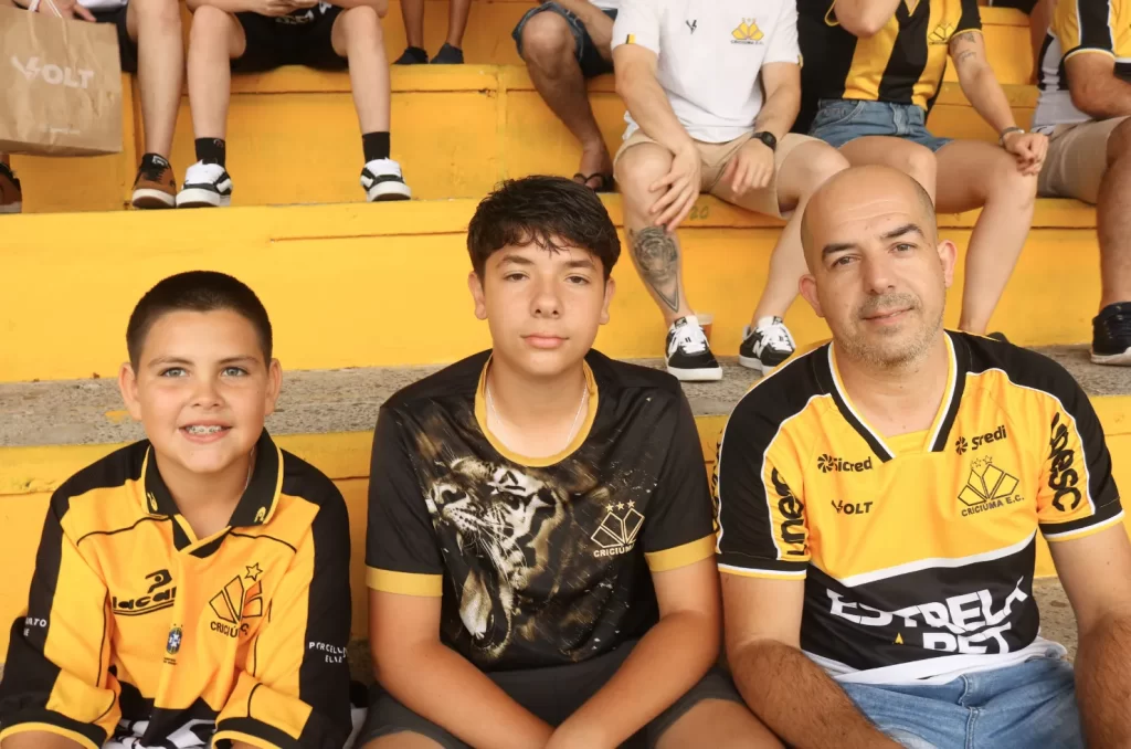 Torcida carvoeira no Estádio Heriberto Hülse durante o jogo entre Criciúma e Barra pela 4ª rodada do Campeonato Catarinense