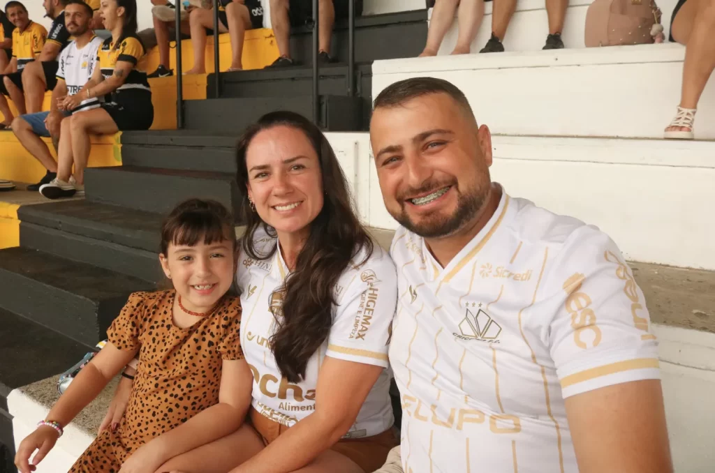 Torcida carvoeira no Estádio Heriberto Hülse durante o jogo entre Criciúma e Barra pela 4ª rodada do Campeonato Catarinense