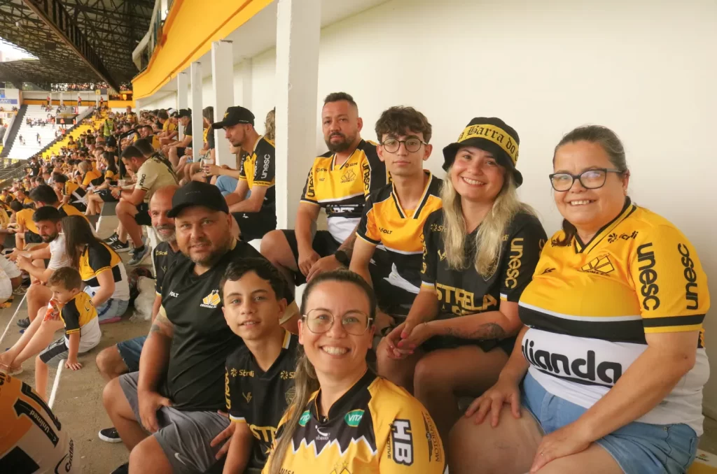 Torcida carvoeira no Estádio Heriberto Hülse durante o jogo entre Criciúma e Barra pela 4ª rodada do Campeonato Catarinense