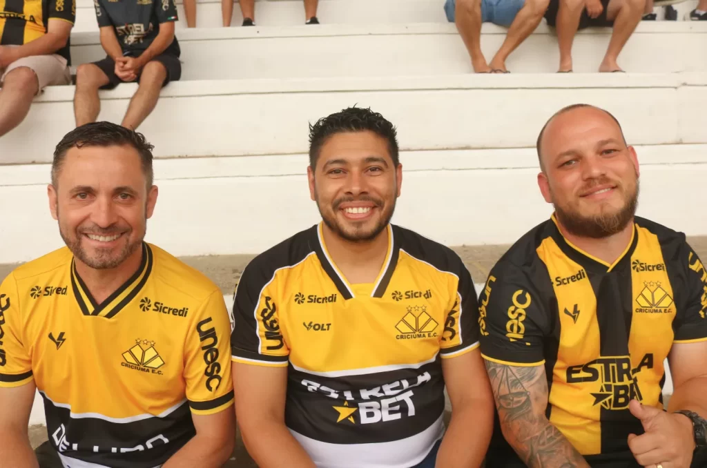 Torcida carvoeira no Estádio Heriberto Hülse durante o jogo entre Criciúma e Barra pela 4ª rodada do Campeonato Catarinense