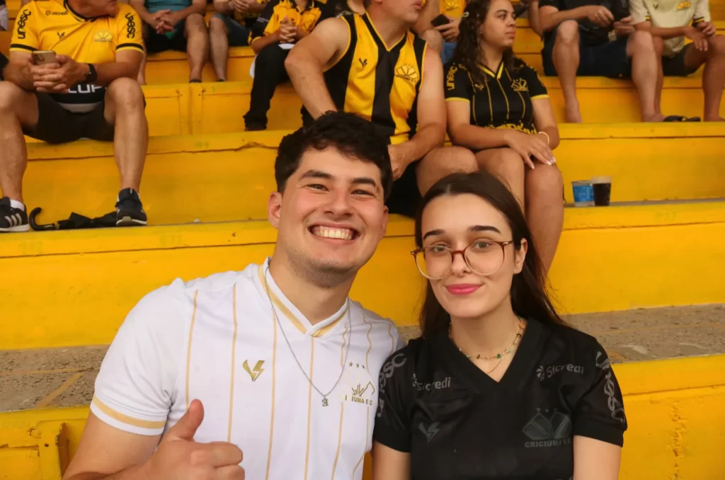 Torcida carvoeira no Estádio Heriberto Hülse durante o jogo entre Criciúma e Barra pela 4ª rodada do Campeonato Catarinense