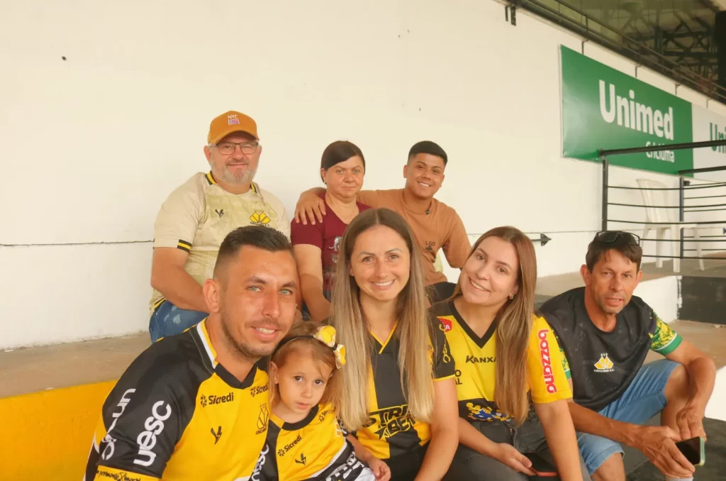 Torcida carvoeira no Estádio Heriberto Hülse durante o jogo entre Criciúma e Barra pela 4ª rodada do Campeonato Catarinense