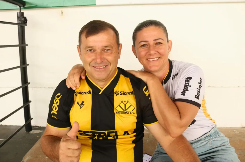 Torcida carvoeira no Estádio Heriberto Hülse durante o jogo entre Criciúma e Barra pela 4ª rodada do Campeonato Catarinense