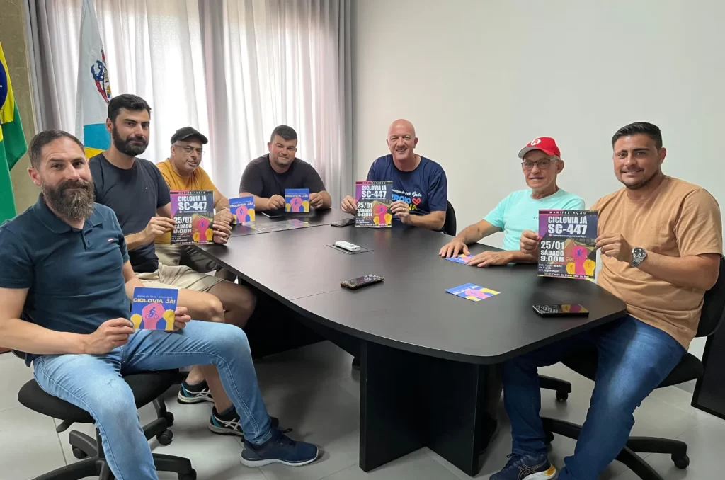 Reunião entre o prefeito de Arroio do Silva e os representantes que pedem uma ciclovia entre Araranguá e Arroio do Silva