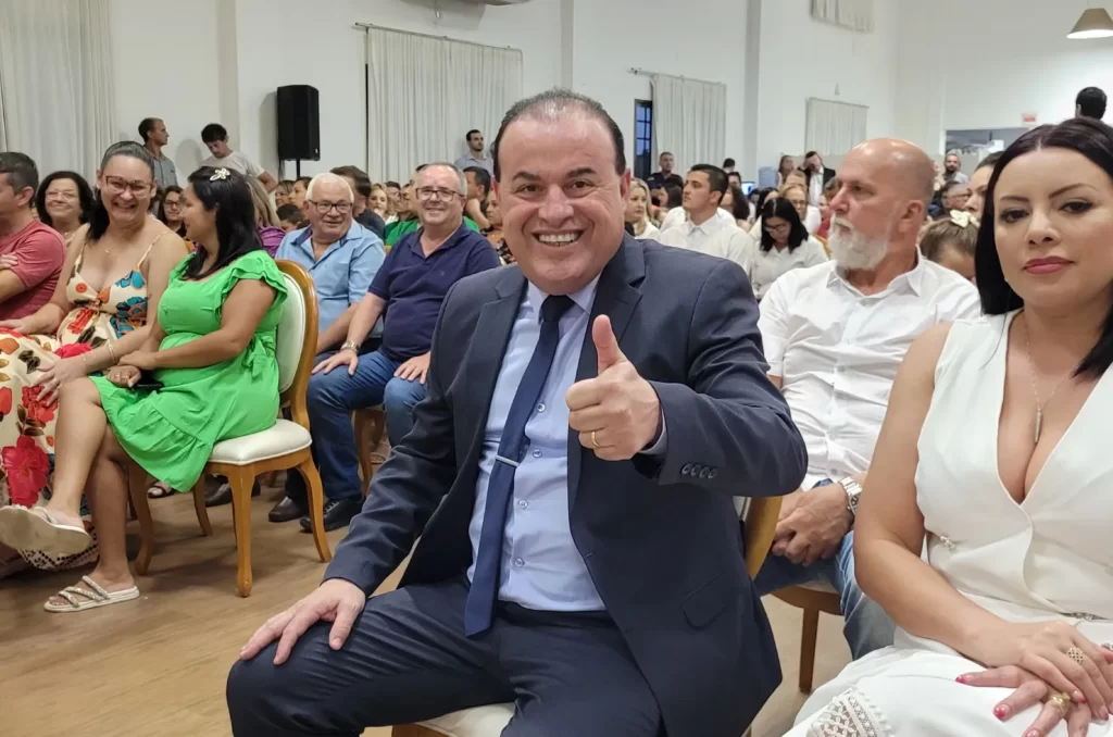 Neguinho toma posse para segundo mandato em Forquilhinha