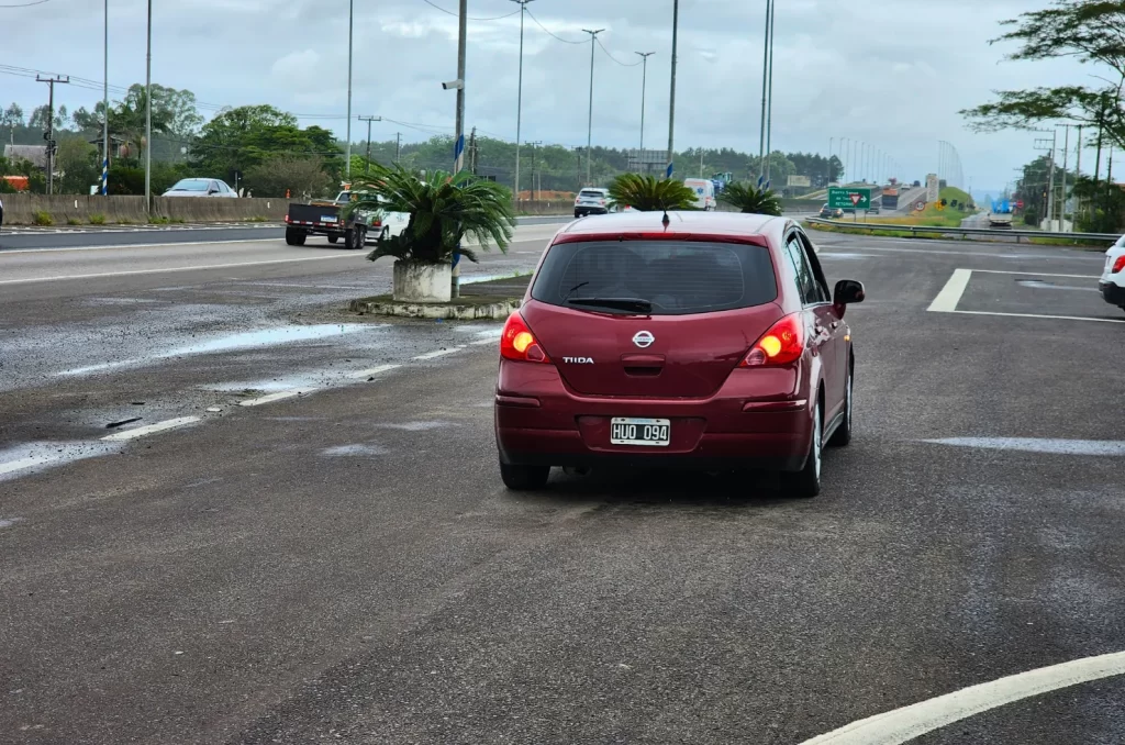 Veículos estrangeiros são fiscalizados durante operação conjunta da PRF e Detran-SC para cobrança de multas pendentes nas rodovias