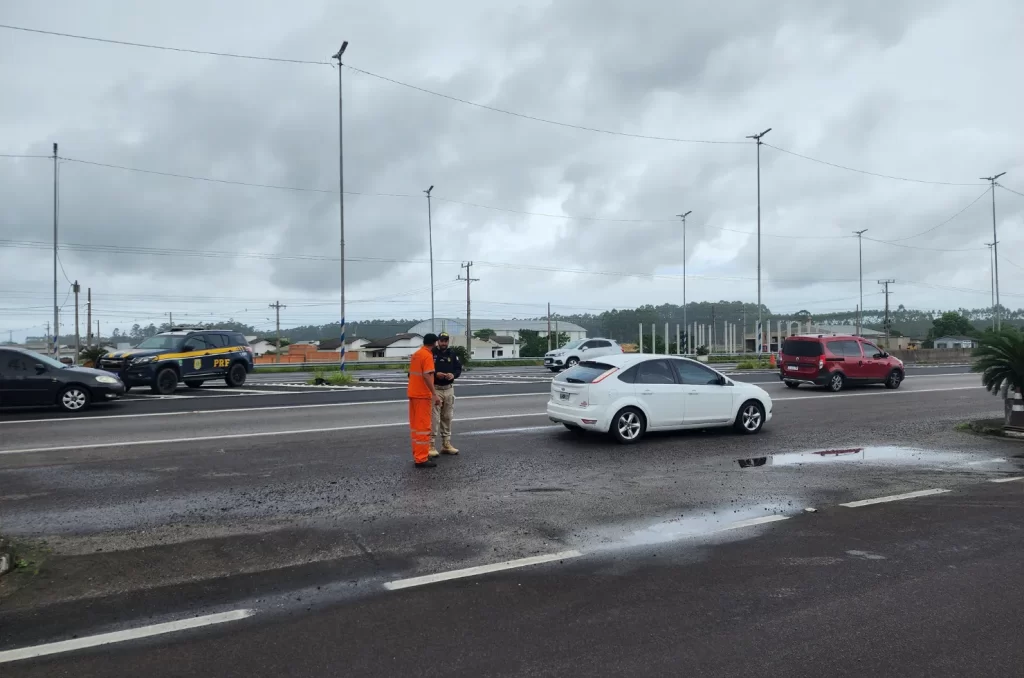 Veículos estrangeiros são fiscalizados durante operação conjunta da PRF e Detran-SC para cobrança de multas pendentes nas rodovias