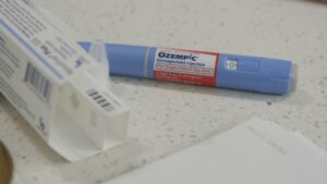 Ozempic para emagrecer: efeitos colaterais e riscos que você precisa saber