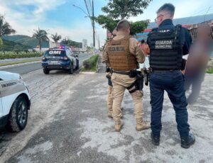 PM e GMI apreendem drogas em Itajaí